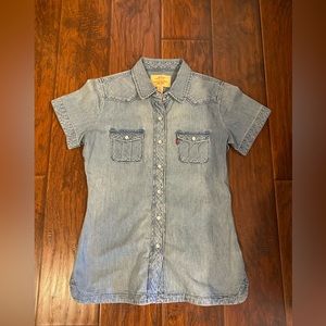 Levi’s Short Sleeve Women’s Denim Shirt Medium